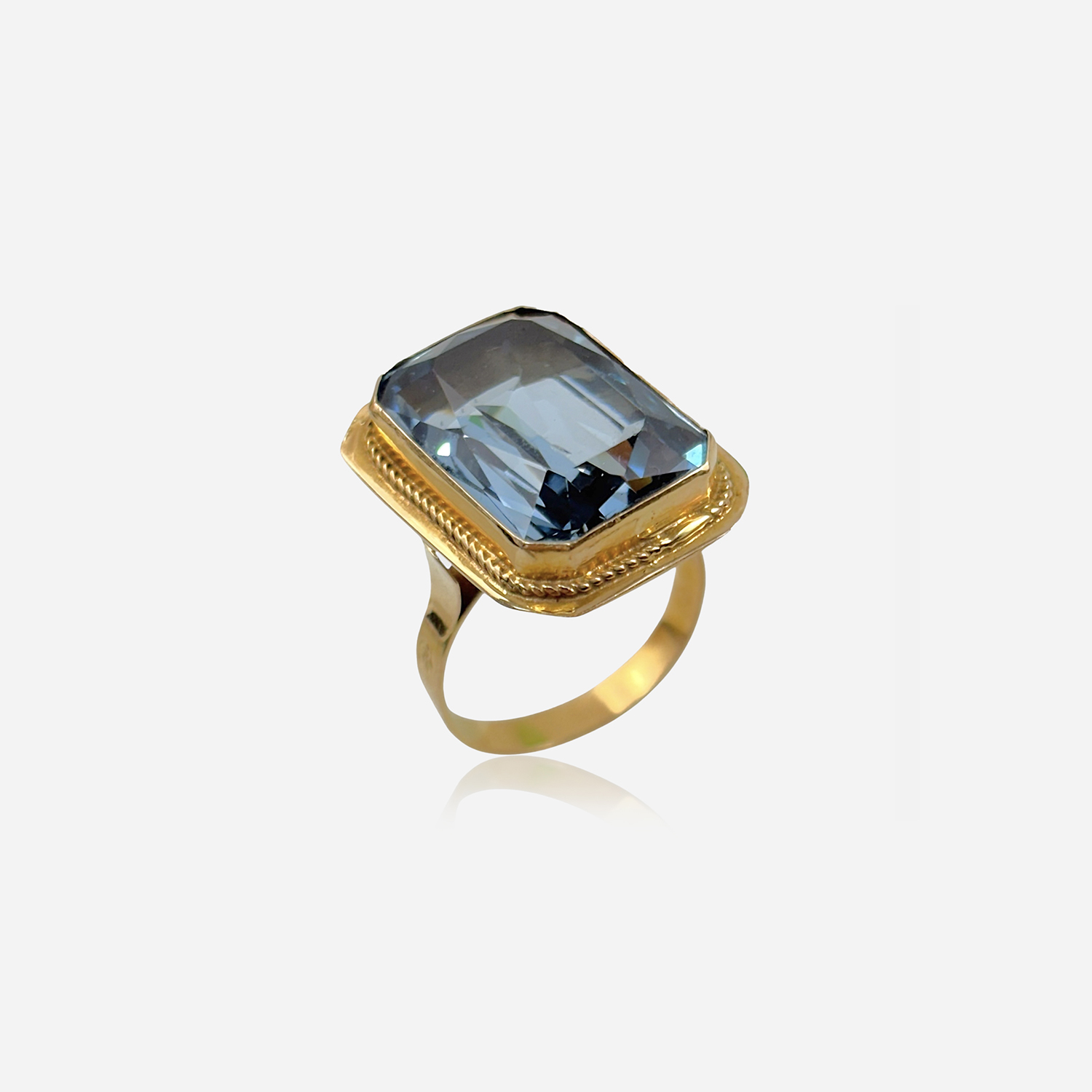 18k Gold Aqua Marine Ring