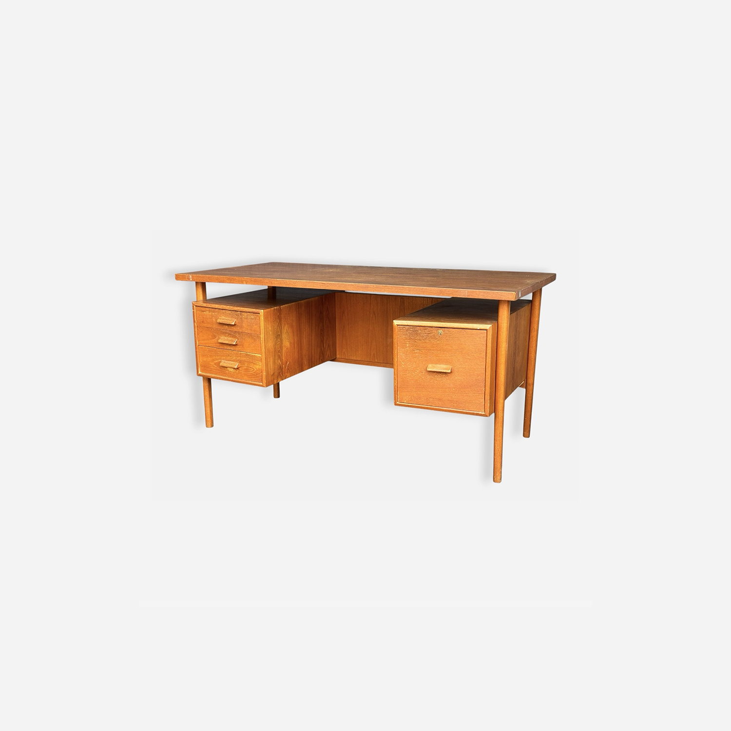 MCM Desk